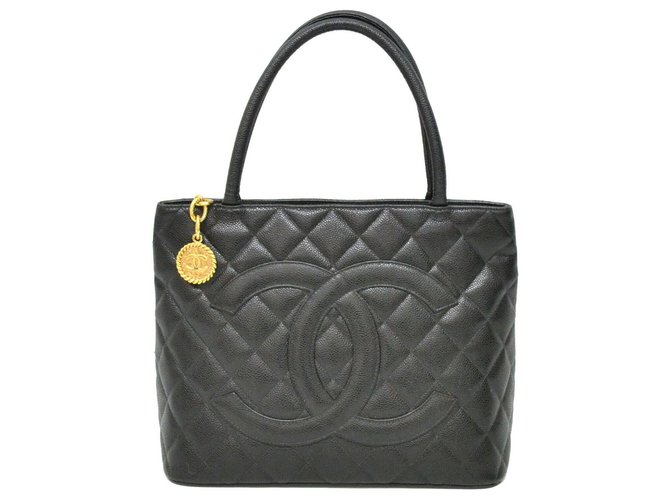 Chanel Médaillon Black Leather  ref.131423
