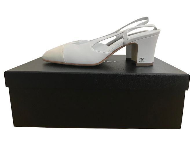Chanel Slingback Pumps aus Leder weiß creme
