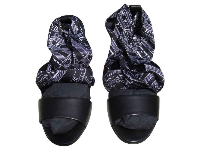 Hermès sandalias torcidas Negro Piel de cordero  ref.132295