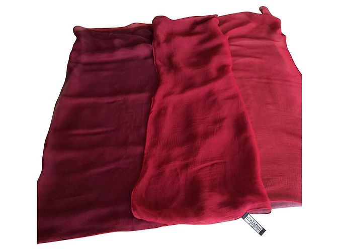 Stola Corinne Sarrut in chiffon di seta rossa e bordeaux Rosso
