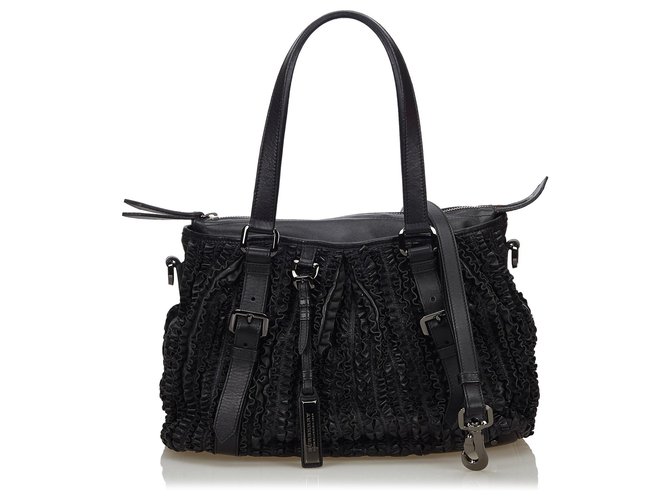 Burberry Black Lowry Ruffled Handbag Nero Pelle  ref.132501