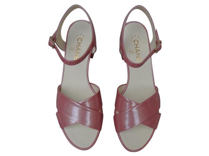 Chanel Sandals Pink Patent leather  ref.132746