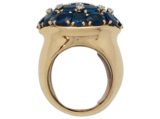 inconnue Sapphire and diamond yellow gold ring.  ref.133172