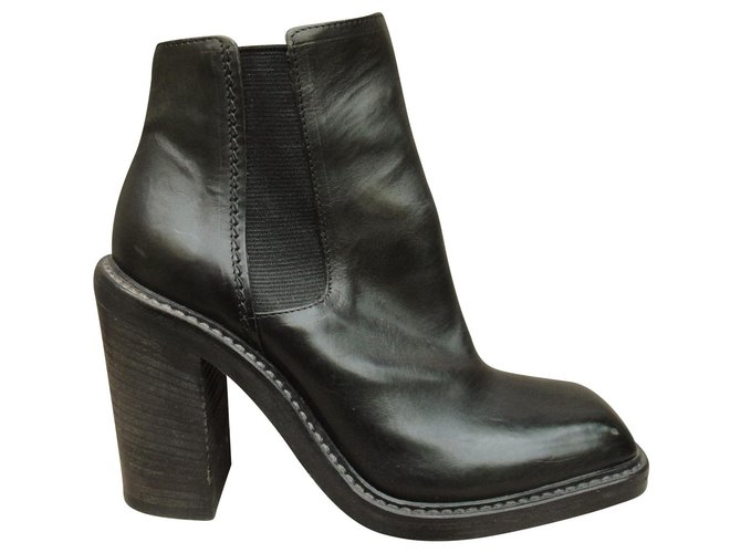Vic Matié Ankle Boots in Black Womens Shoes Boots Ankle boots 