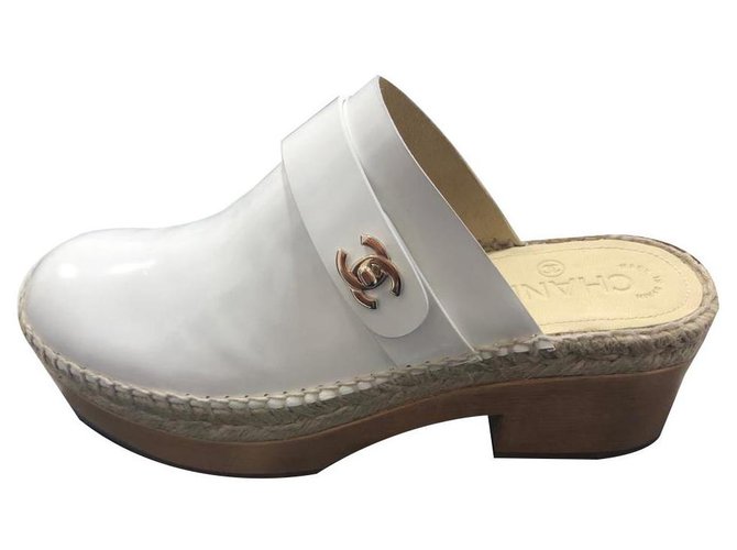 Chanel Mules White Patent leather  ref.133265
