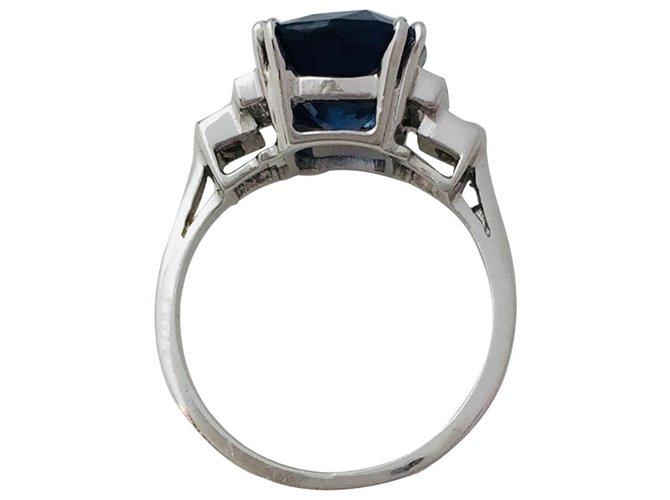 inconnue Sapphire ring, 6,77 carats in white gold, diamants.  ref.133301