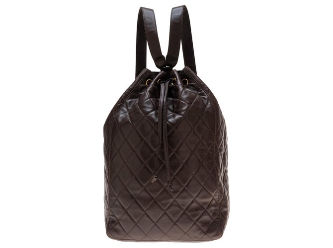 Excelente mochila Chanel en cuero marrón en muy buen estado. Castaño Piel de cordero  ref.133347