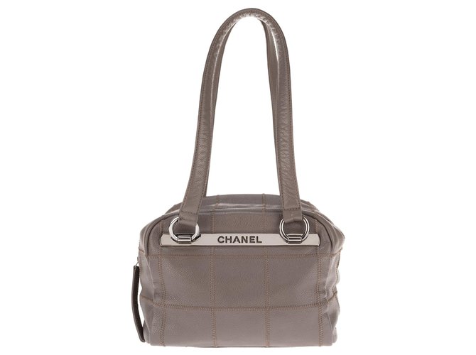 Lovely Chanel cube bag in gray grained leather in very good condition! Grey  ref.133377