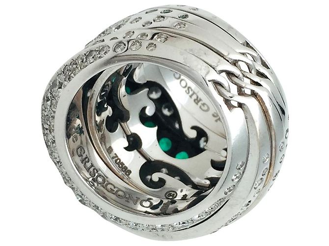 De Grisogono Ring, modello "Jiya", in oro bianco, diamanti e smeraldi.