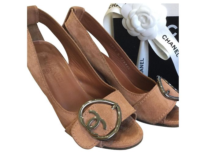 CHANEL Chaussures compensées à bouts ouverts Caramel