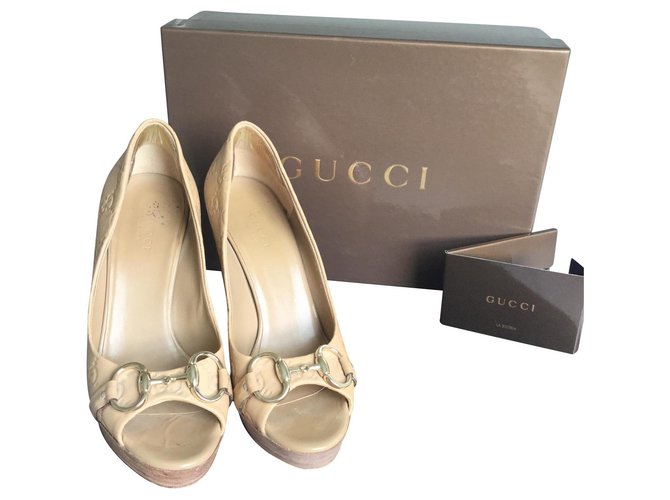 Gucci Monogram Horse-Bit Peep-toe Heeled Shoe Beige Golden Leather Wood  ref.133657
