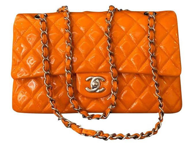 Classique Chanel timeless Cuir vernis Orange  ref.133751