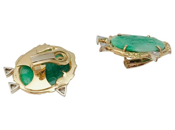 Orecchini Roland Schad in oro giallo giadeite e diamanti.