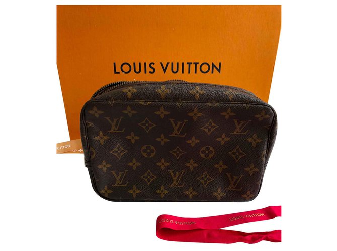 Louis Vuitton Sacos de embreagem Marrom Lona  ref.133817