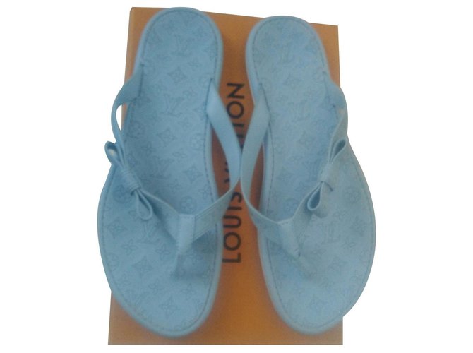 Louis Vuitton Flip flops Blu Plastica  ref.134301