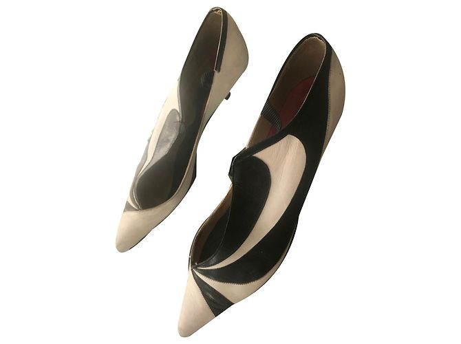 Dragovan Openwork Pumps aus schwarzem Leder