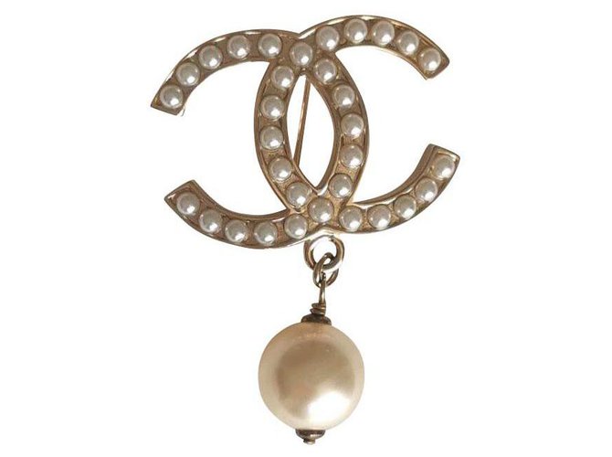 Chanel Pearl Drop Broche Dorado Metal Perla  ref.134374