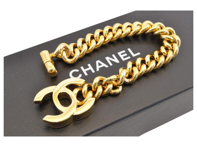 Chanel Vintage Gold CC Golden Yellow gold  ref.134388