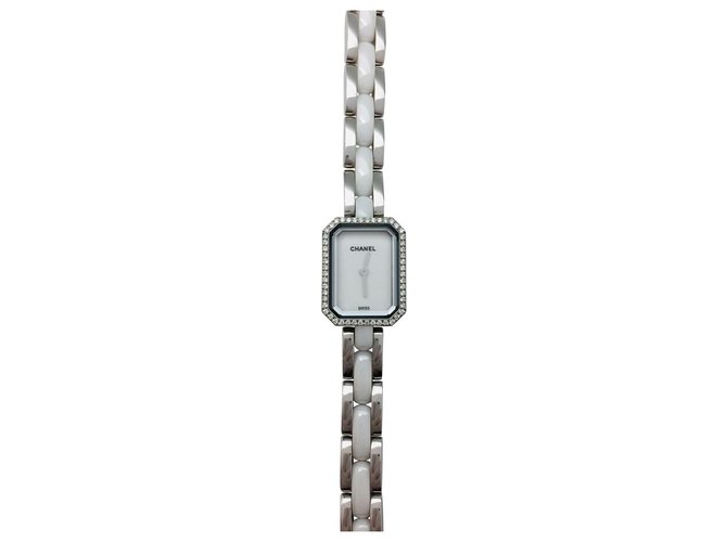 Montre Chanel modèle "Première Mini" en acier et céramique blanche, diamants.  ref.134523