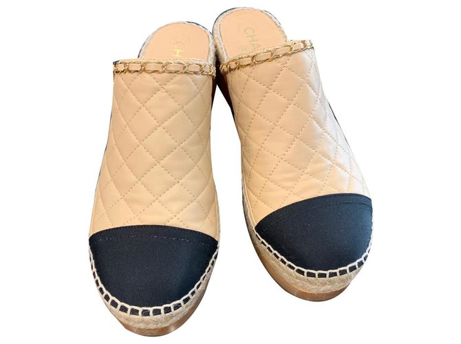 Chanel Mules Beige Leather  ref.134768