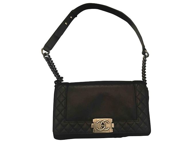Le Boy Bolsa Chanel Boy em couro preto