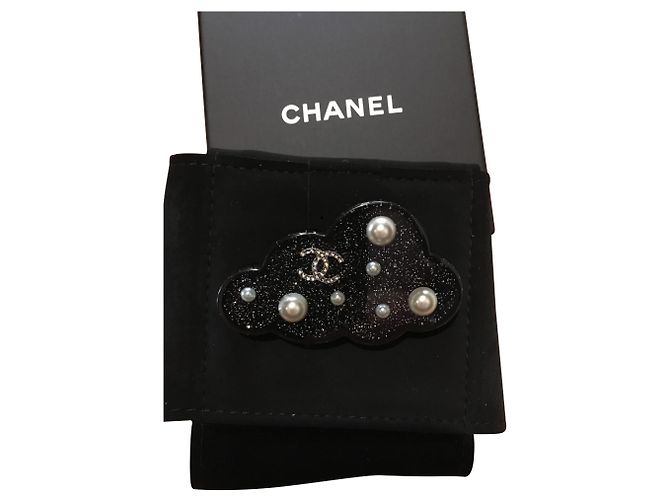 Chanel Pins e spille Nero Resina