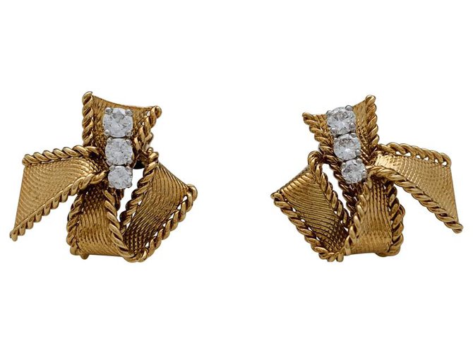 Mauboussin earrings "Nodes" in yellow gold and diamonds.  ref.135210