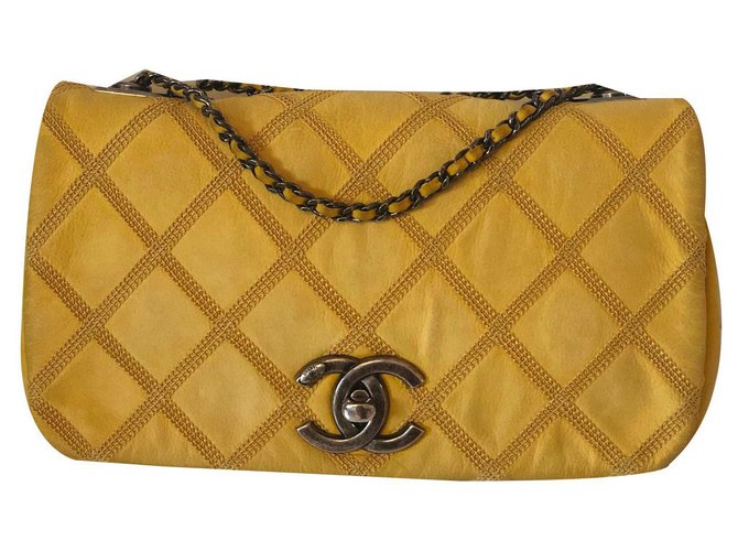 Timeless Chanel classical Yellow Leather  ref.135244