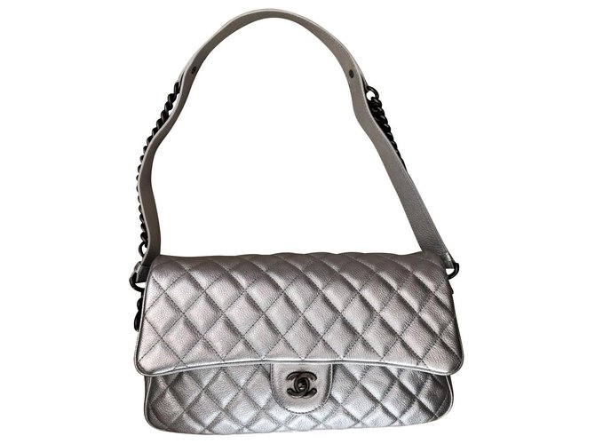 Chanel Easy Flap Silver Shoulder bag Silvery Leather ref.135268 - Joli  Closet