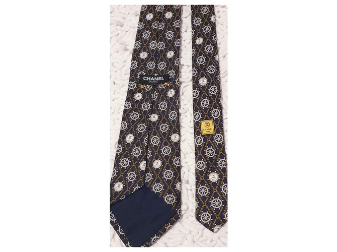 Cravate chanel soie Jaune Blanc cassé Bleu foncé  ref.135419