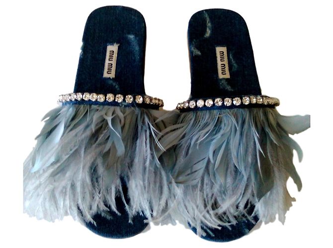 Sandali in denim MIU MIU con piume e cristalli Blu
