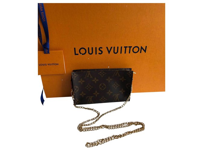 Louis Vuitton Sacos de embreagem Marrom Couro  ref.136231