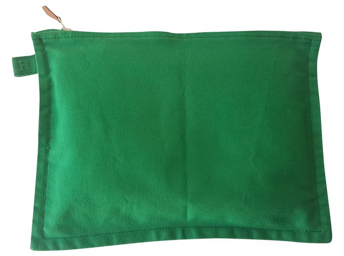 Hermès Bolsos de embrague Verde Lienzo  ref.136260