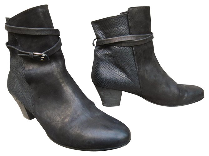 Autre Marque Paris Colisée ankle boots worn once Black Leather  ref.136365