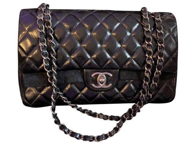 Timeless Chanel Preto médio couro de bezerro vitrine clássica flap bag  ref.136395