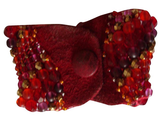 Bracciale inconnue in camoscio rosso e perle di vetro multicolore