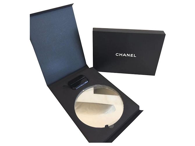 CHANEL Display specchio per trucco con supporto Nero