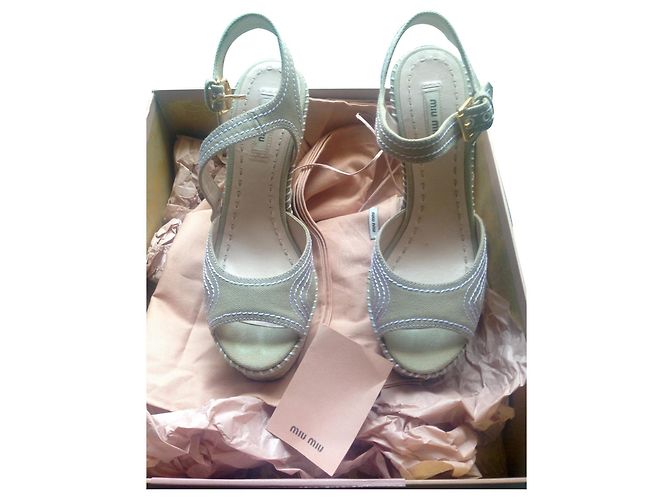 Miu Miu Sandalen aus Denim Beige