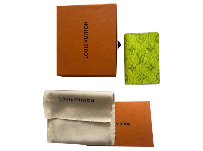 Louis Vuitton taigarama billetera nueva Amarillo Cuero  ref.137052