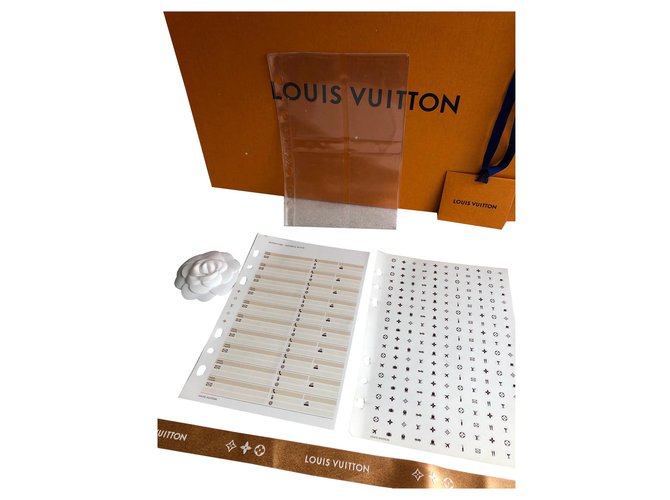Louis Vuitton Bourses, portefeuilles, cas Blanc  ref.137105