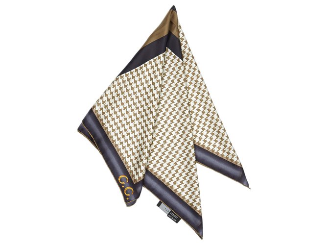 Gucci bufanda de seda estampada con banda blanca Blanco Multicolor Paño  ref.137789