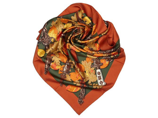 Hermès Foulard Hermes en soie orange Au Plus Dru Tissu Multicolore  ref.137939