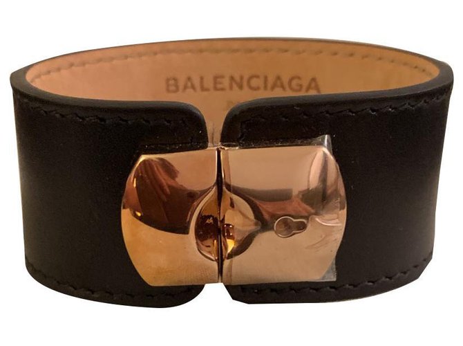 Balenciaga padlock bracelet in black leather and attached golden beef  ref.138316