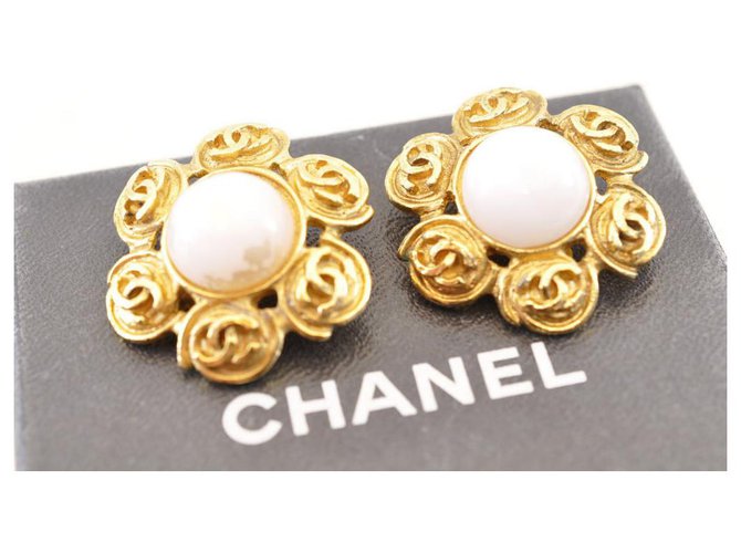 Chanel Clip-On Vintage CC Golden Gelbes Gold  ref.138424