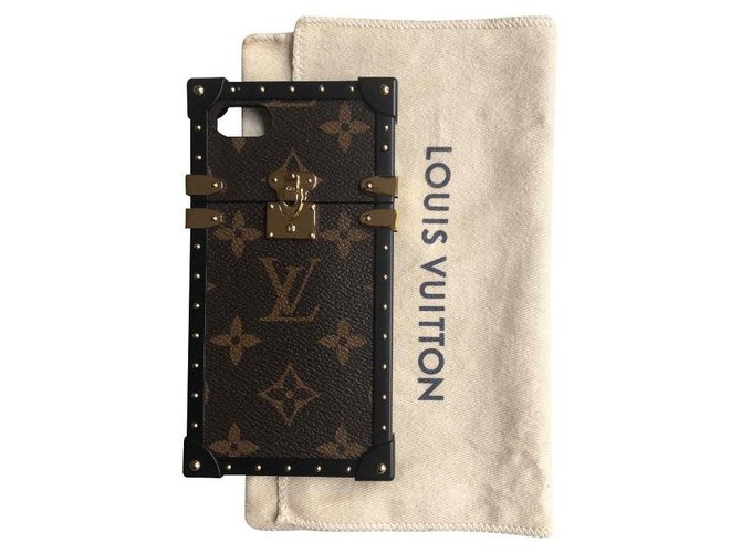 Louis Vuitton Charme de téléphone Plastique Marron  ref.138753
