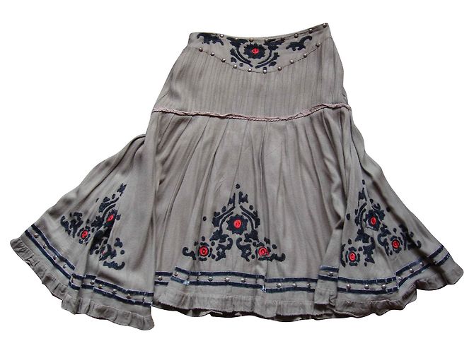 Autre Marque Gonna ricamata greige con fiori neri e rosso corallo