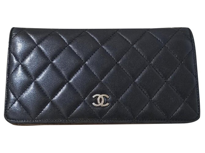 Chanel schwarze Lammfell Yen Brieftasche Leder  ref.138948