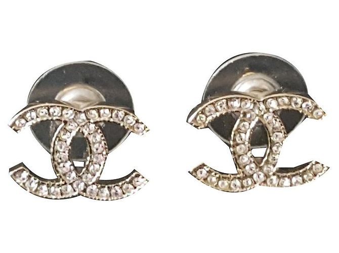 Neue Chanel-Ohrringe Golden