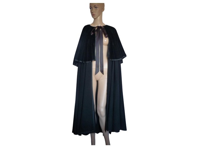 Yves Saint Laurent Manteaux, Vêtements d'extérieur Laine Noir  ref.139127