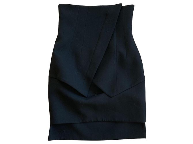 Givenchy Nova saia preta de cintura alta.